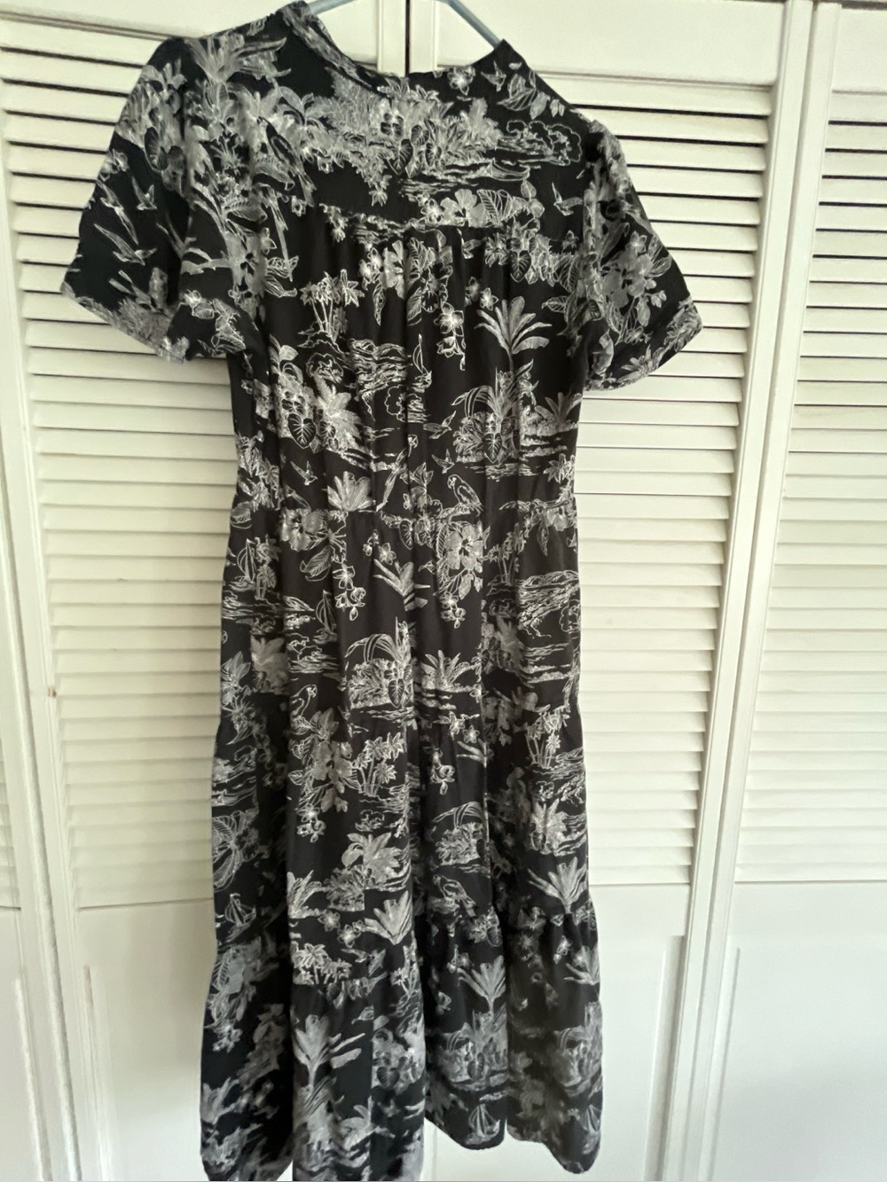 Nicole Miller Black and White Floral Short-Sleeve Midi Dress  Size L